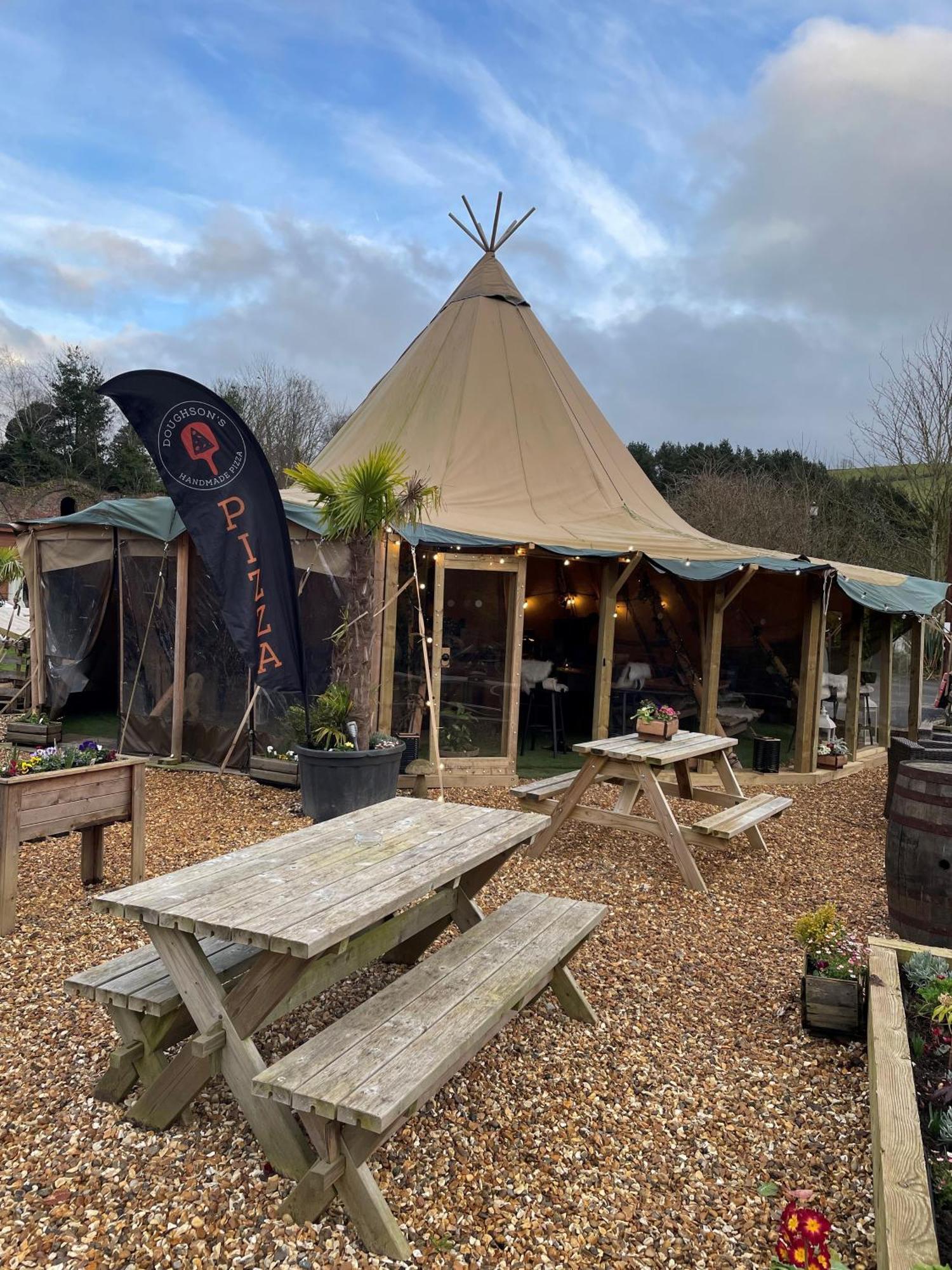 Herons Lake Retreat Hot Tub Lodges Caerwys 外观 照片