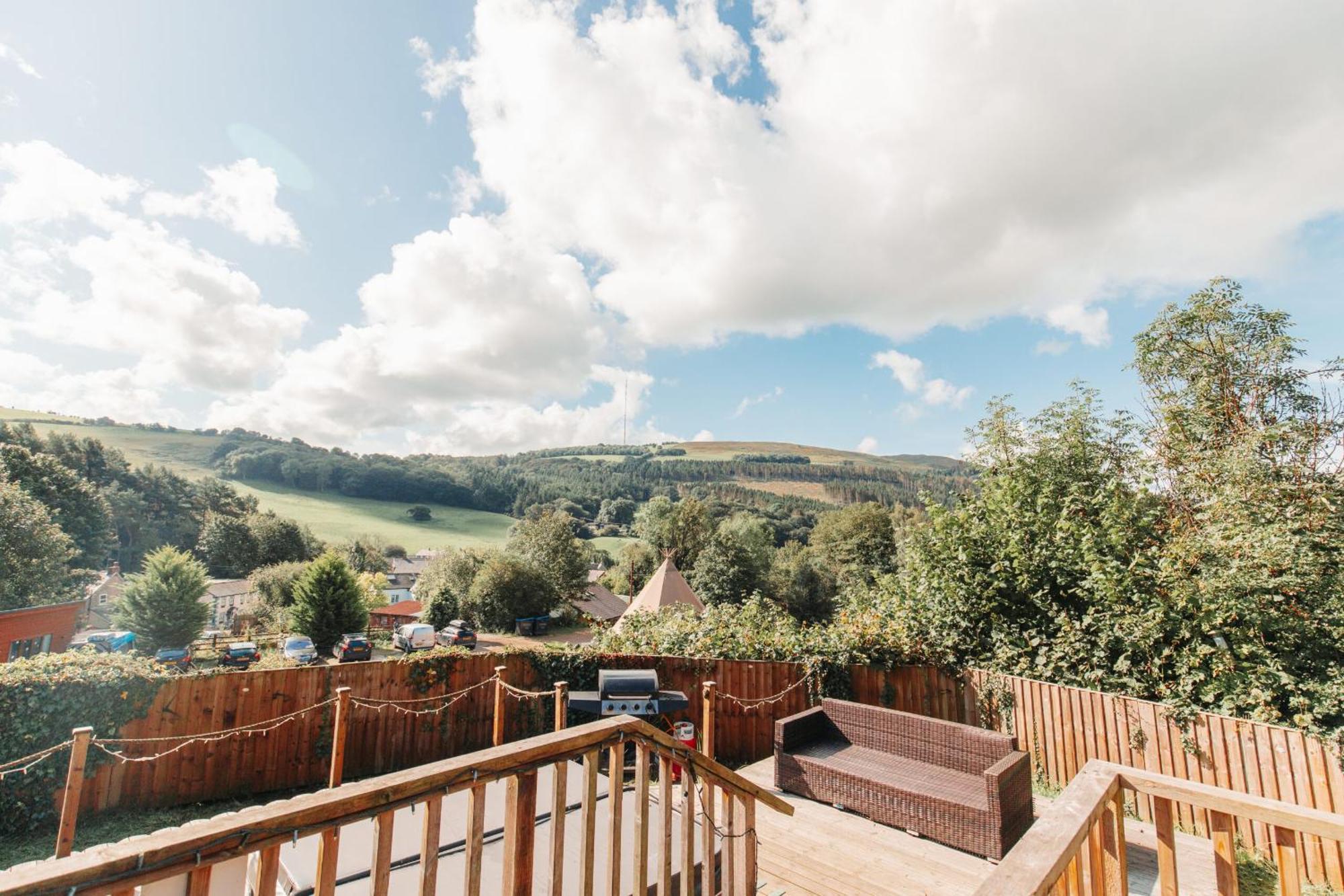 Herons Lake Retreat Hot Tub Lodges Caerwys 客房 照片
